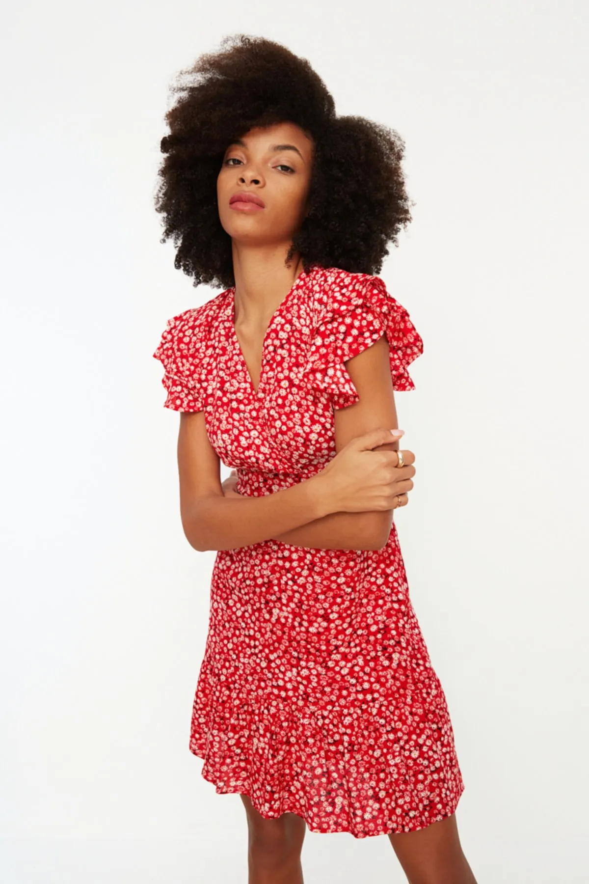 Trendyol Collection  Gewebtes Kleid mit rotem Blumenmuster TWOSS21EL0272