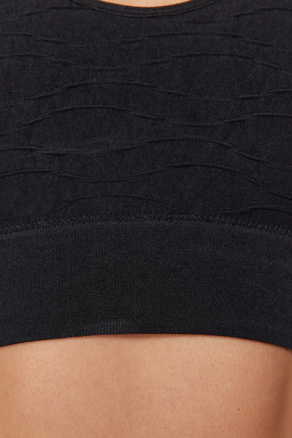 Trendyol Collection  Schwarzer nahtloser/nahtloser Sport-BH aus Strick mit gestütztem/formendem Rückendetail THMSS24SS00030