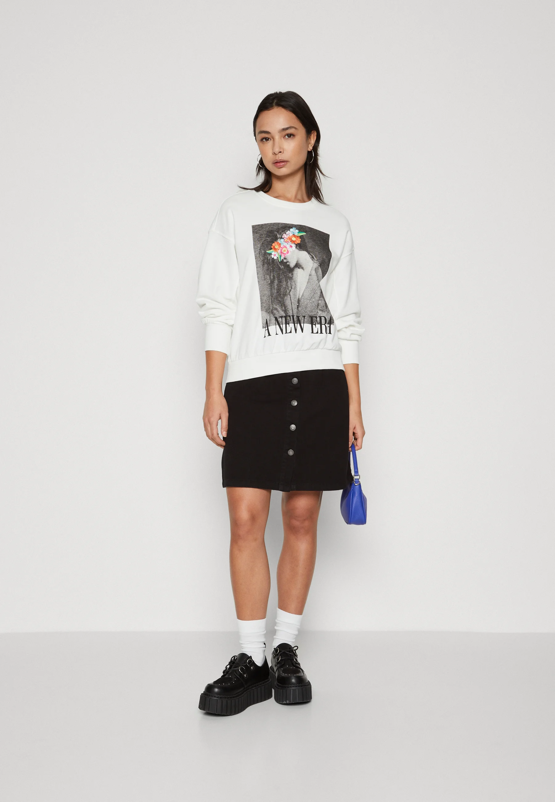 ONLY Petite ONLHANNA BORDADO CUELLO O - Sudadera