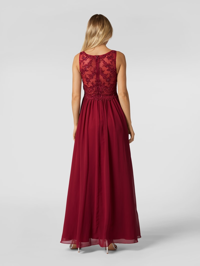 Abendkleid mit Ziersteinen und floralen Stickereien in kirschrot