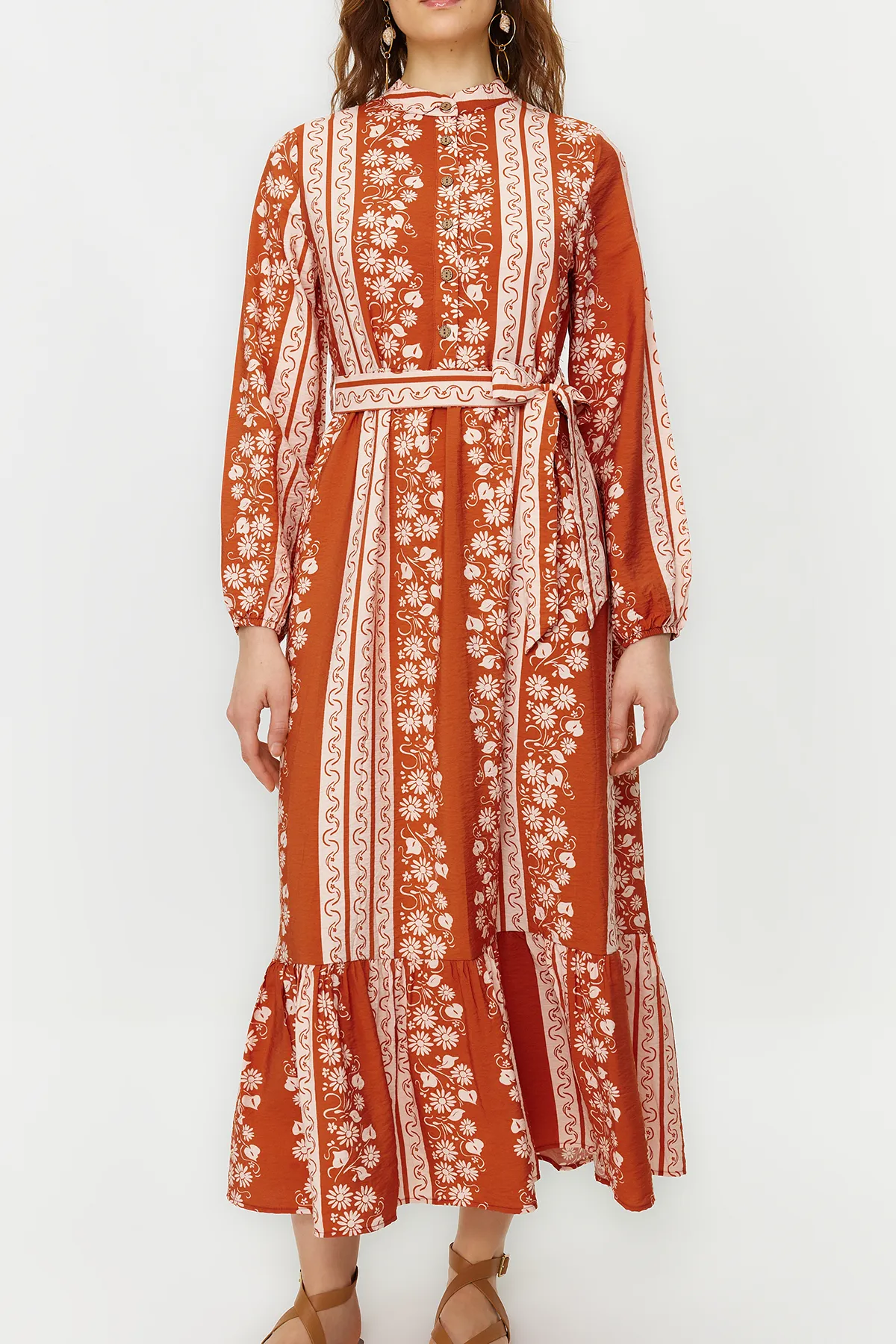Trendyol Modest  Gewebtes Kleid mit halbem Patch und Kachelmuster TCTSS23EB00366