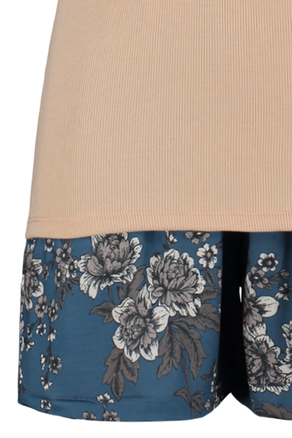 Trendyol Curve  Mehrfarbiges Pyjama-Set aus Single-Jersey mit Blumenmuster in Übergröße TBBSS23AI00004