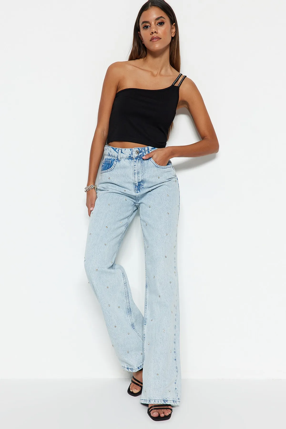 Trendyol Collection  Hellblaue Jeans mit hoher Taille und weitem Bein und Steindetail TWOSS23JE00053