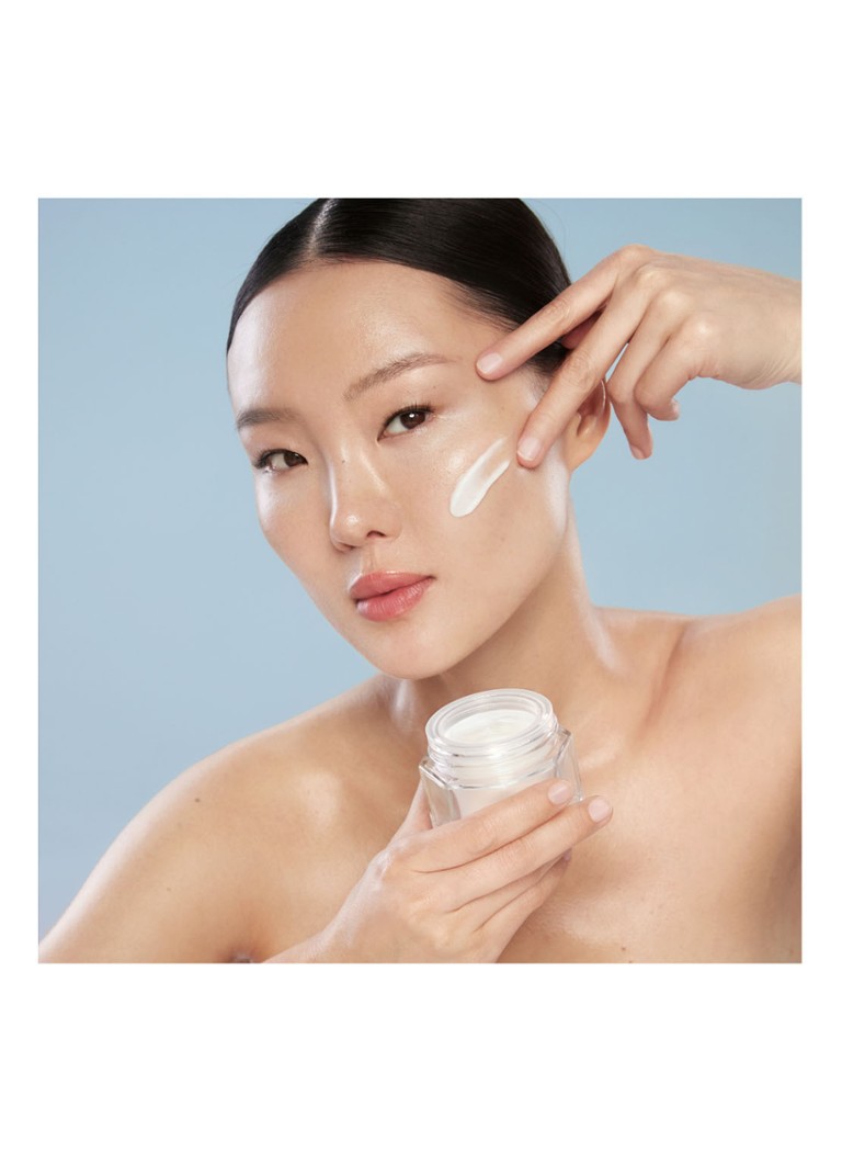 Ricarica di crema idratante da giorno Charlotte's Magic Water di Charlotte Tilbury -