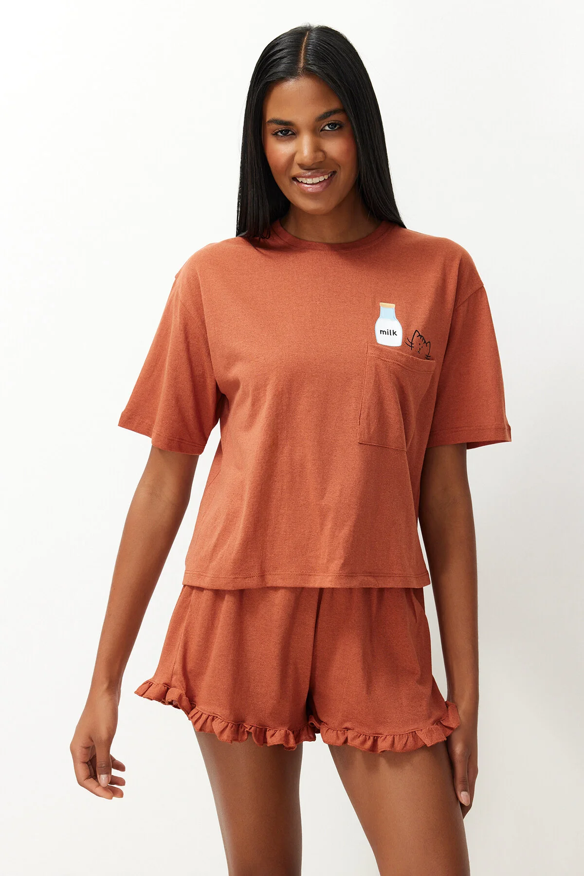 Trendyol Collection  Gestricktes Pyjama-Set aus T-Shirt und Shorts aus bedruckter Baumwolle mit Kachelmuster THMSS22PT0422
