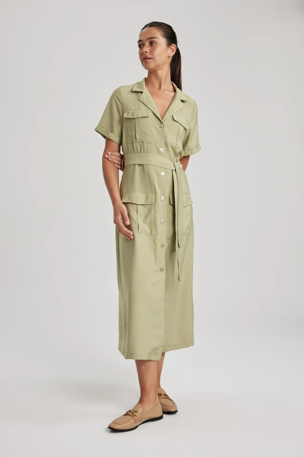 DeFacto  Prächtiges Twill-Midi-Kurzarmkleid mit Kragen