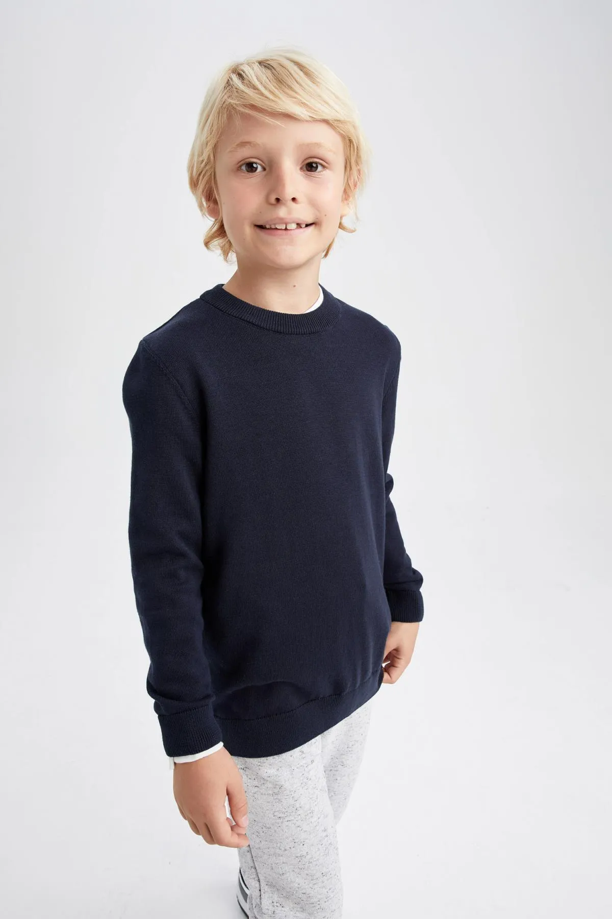 DeFacto  Slim Fit-Sweatshirt mit Rundhalsausschnitt für Jungen X6085a622au