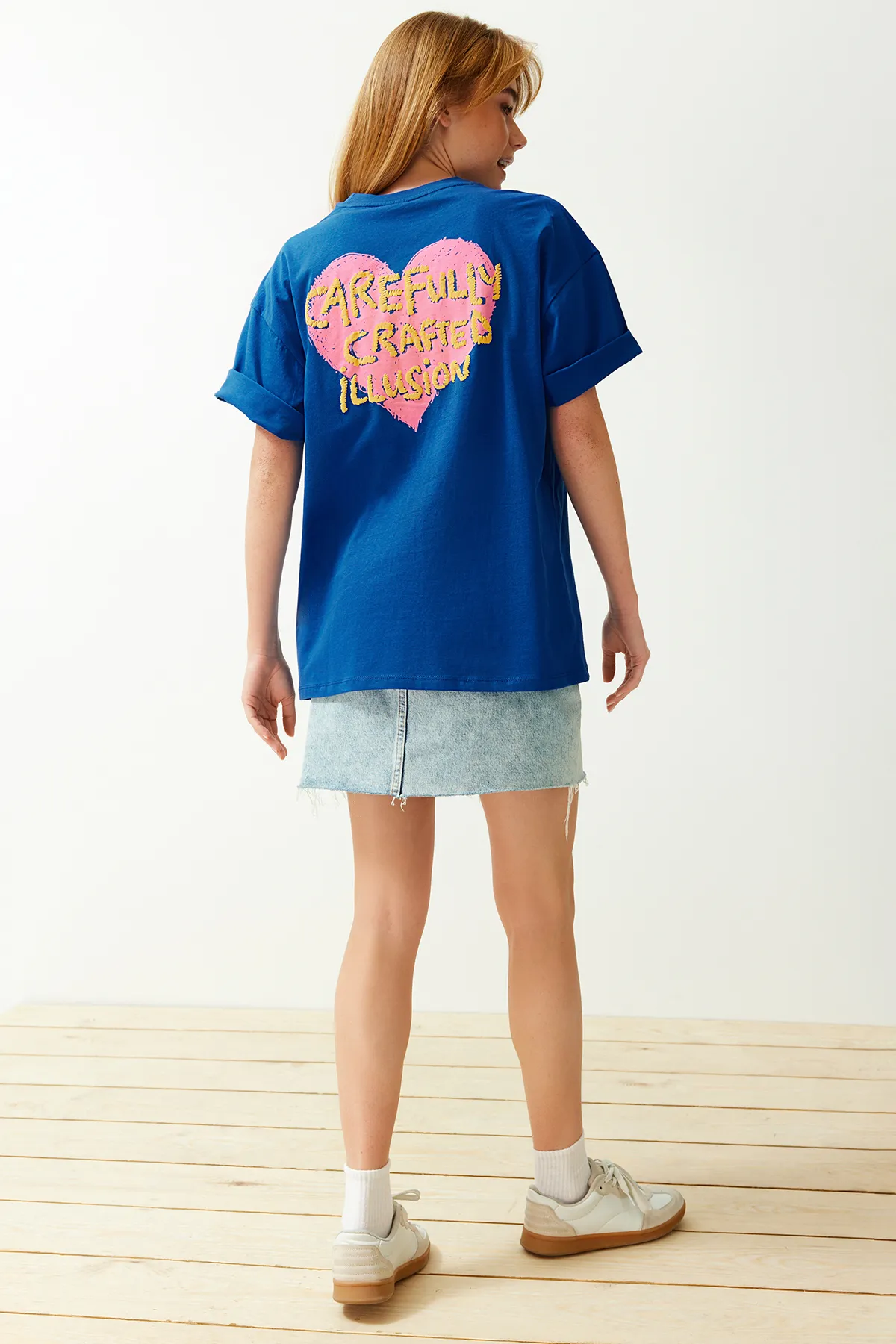 Trendyol Collection  Saks Strick-T-Shirt aus 100 % Baumwolle mit Prägung auf der Vorder- und Rückseite in Übergröße/weitem Muster TWOSS23TS00355