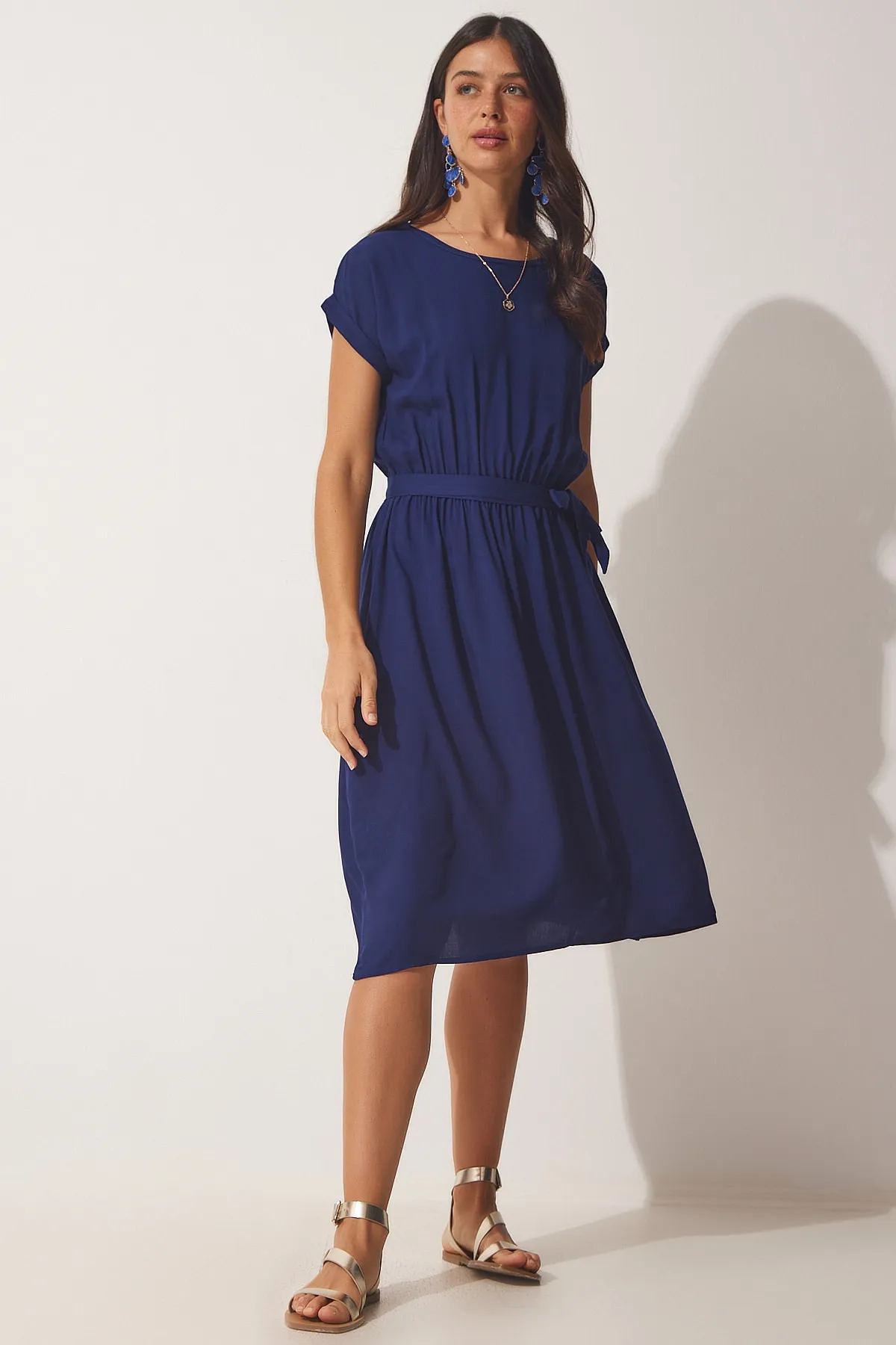 Happiness İstanbul  Marineblaues Damen-Sommerkleid aus Viskose mit Gürtel BH00415