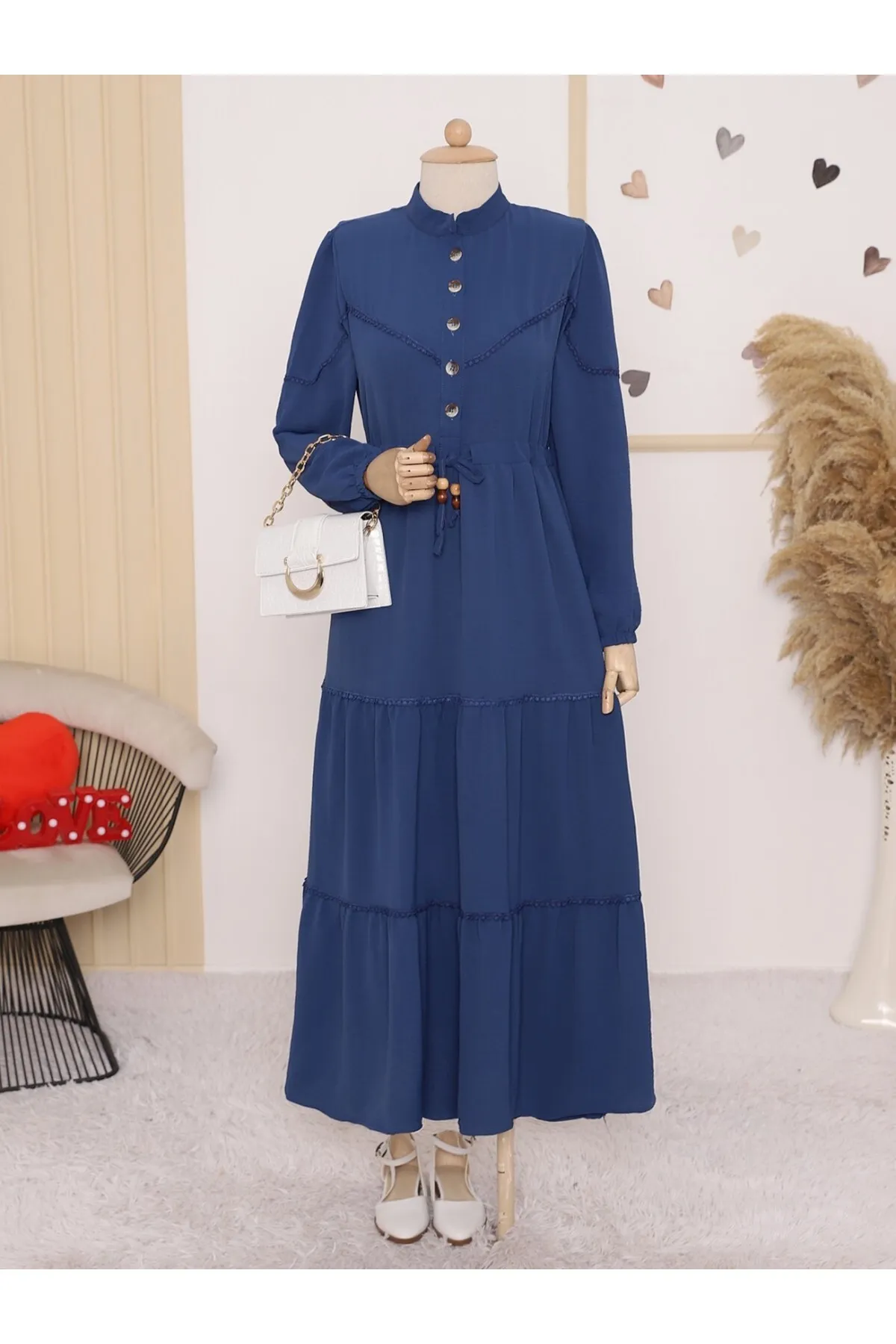 Modamorfo  Halb geknöpftes Spitzenkleid