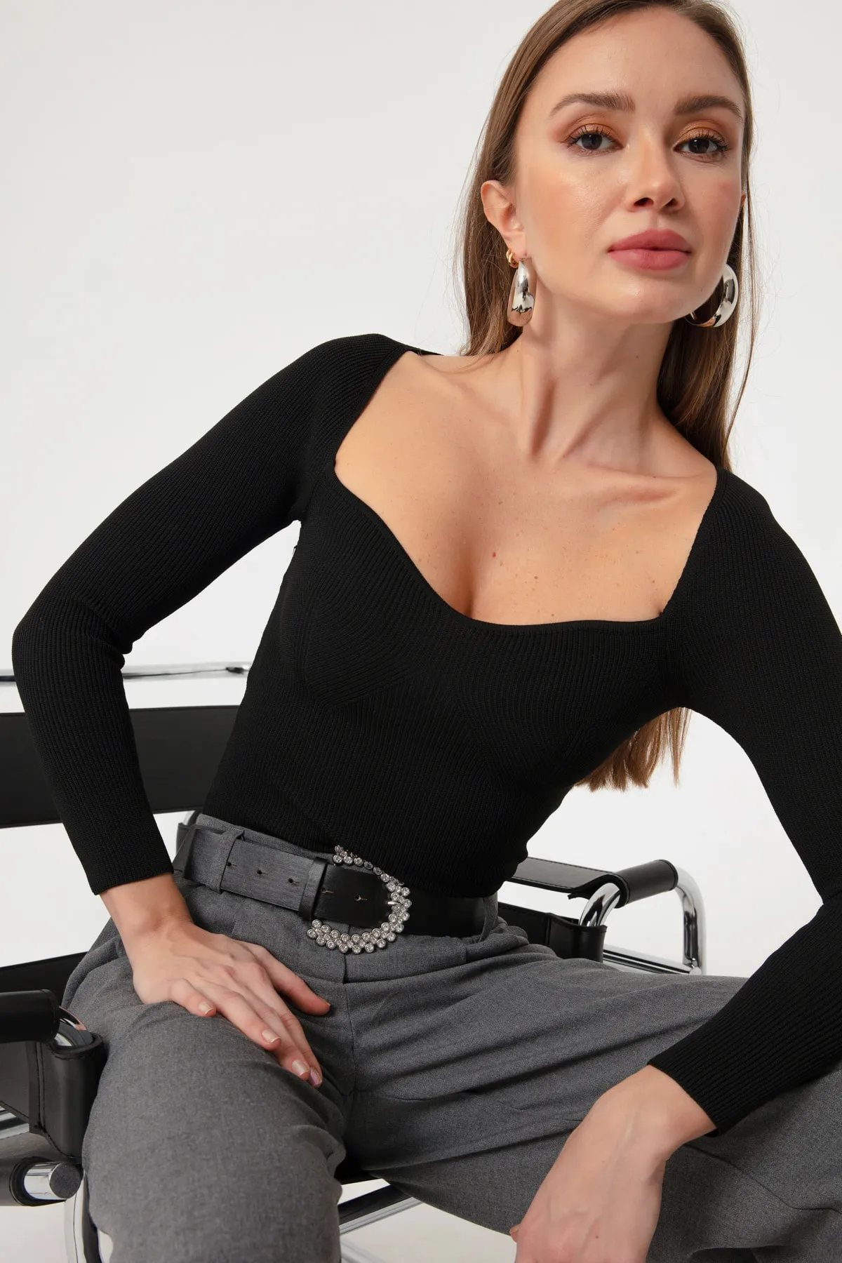 Lafaba  Schwarzer gerippter Strickpullover für Damen mit herzförmigem Ausschnitt