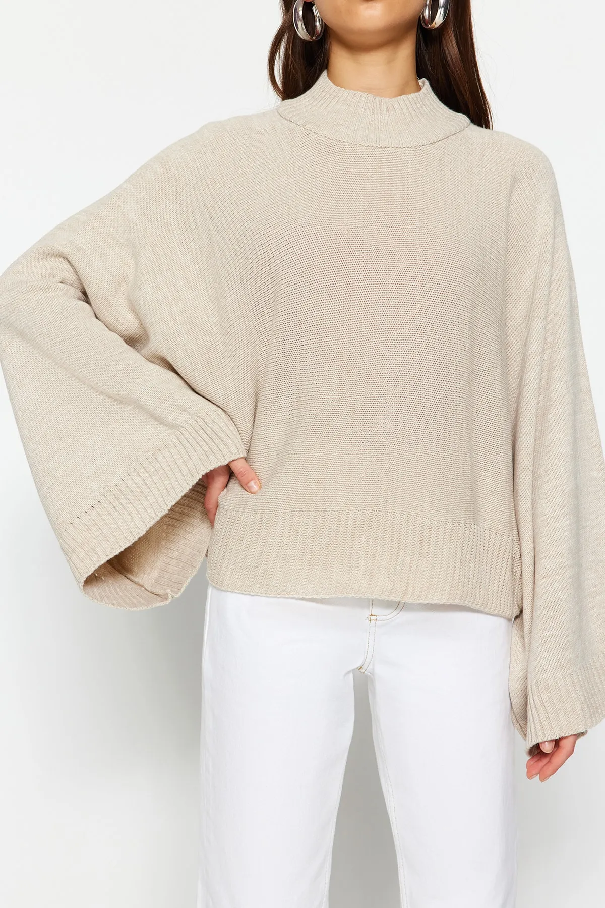 Trendyol Collection  Steinfarbener Strickpullover mit Fledermausärmeln TWOAW23KZ01838