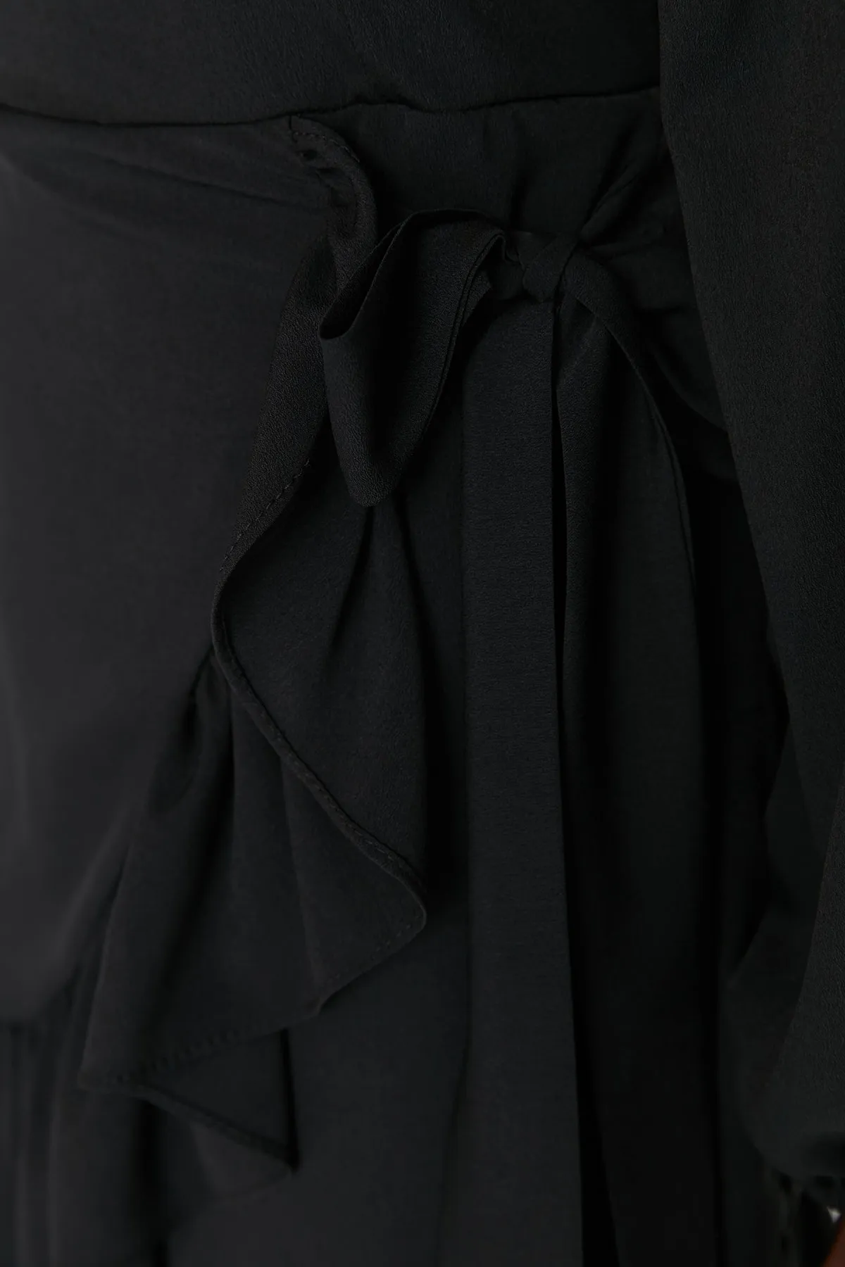 Trendyol Collection  Schwarzes Volant-Super-Mini-Webkleid TWOAW23EL00399