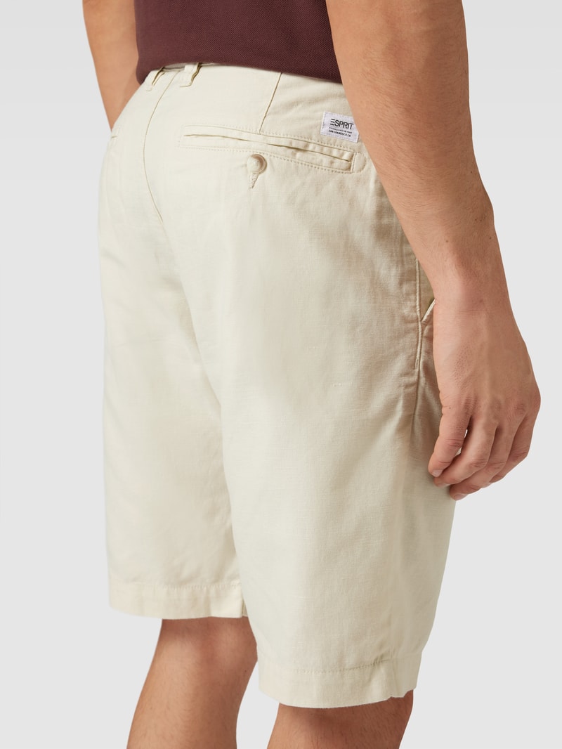 Chino-Shorts mit französischen Eingrifftaschen in offwhite
