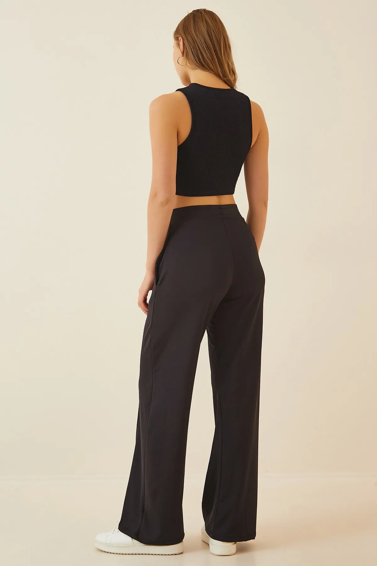Happiness İstanbul  Schwarze, dehnbare Jogginghose mit hoher Taille für Damen BF00030