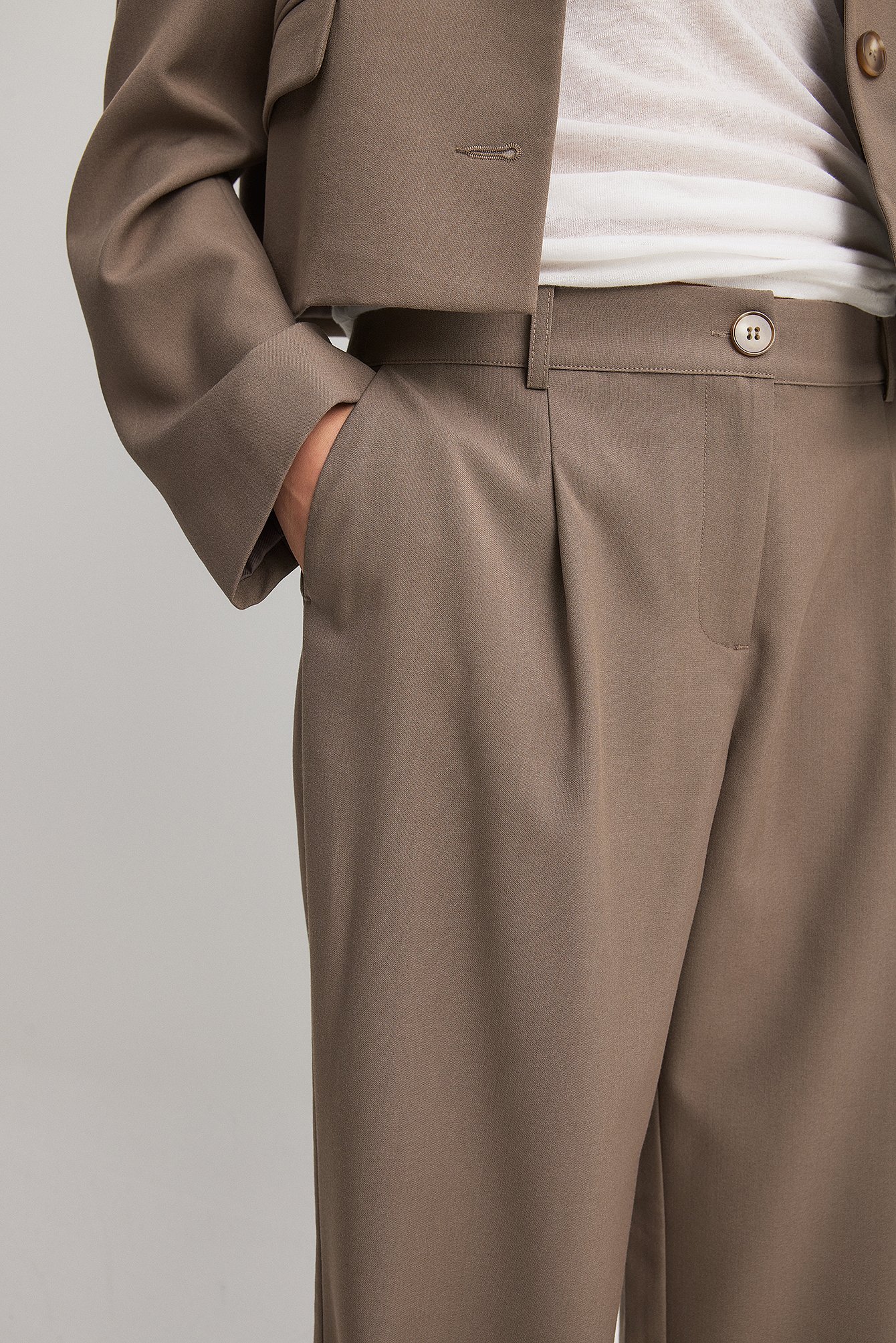 Maßgeschneiderte Hose mit niedriger Taille