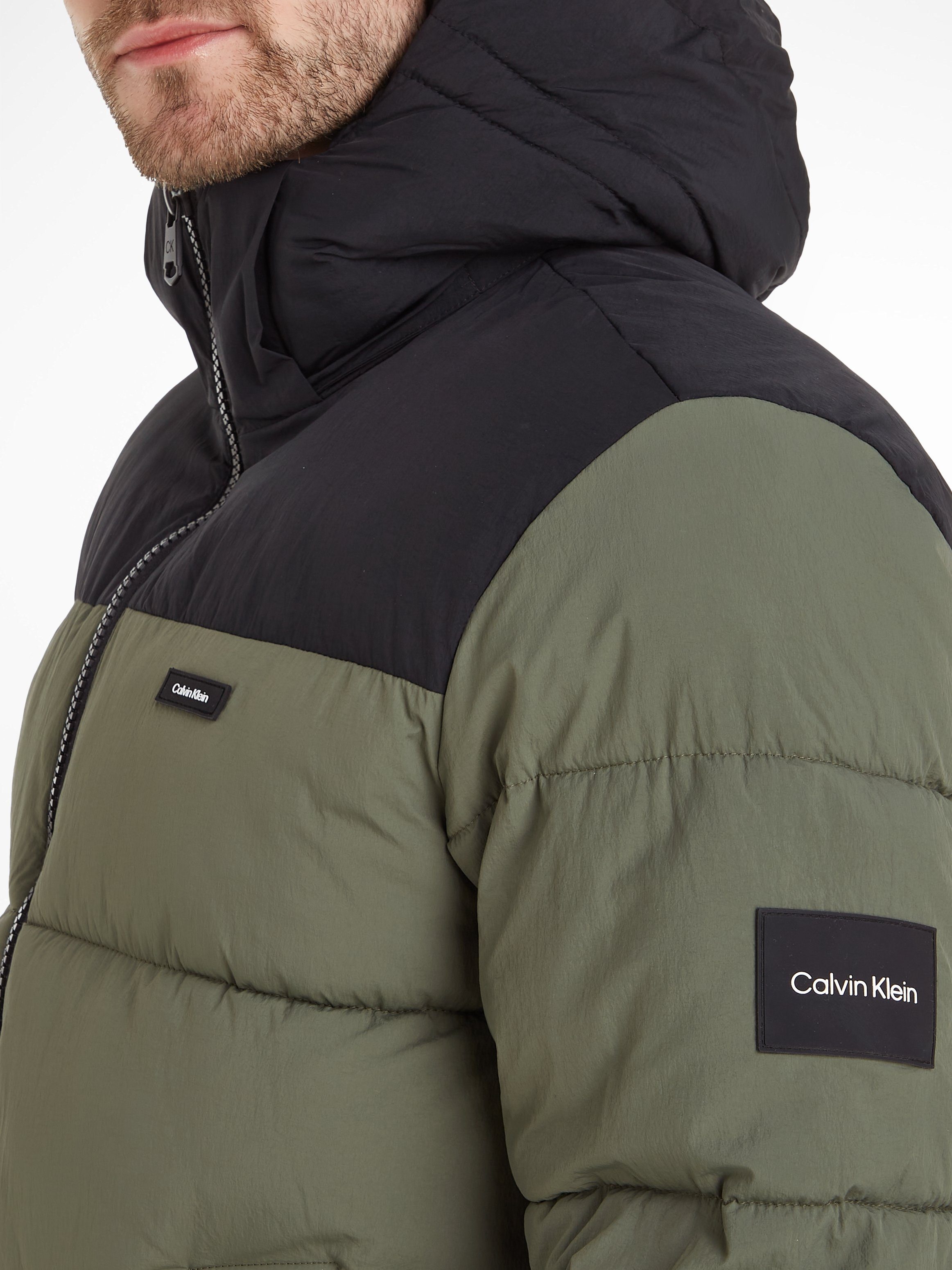 Calvin Klein Steppjacke CRINKLE NYLON COLOR BLOCK PUFFER mit Markenlabel