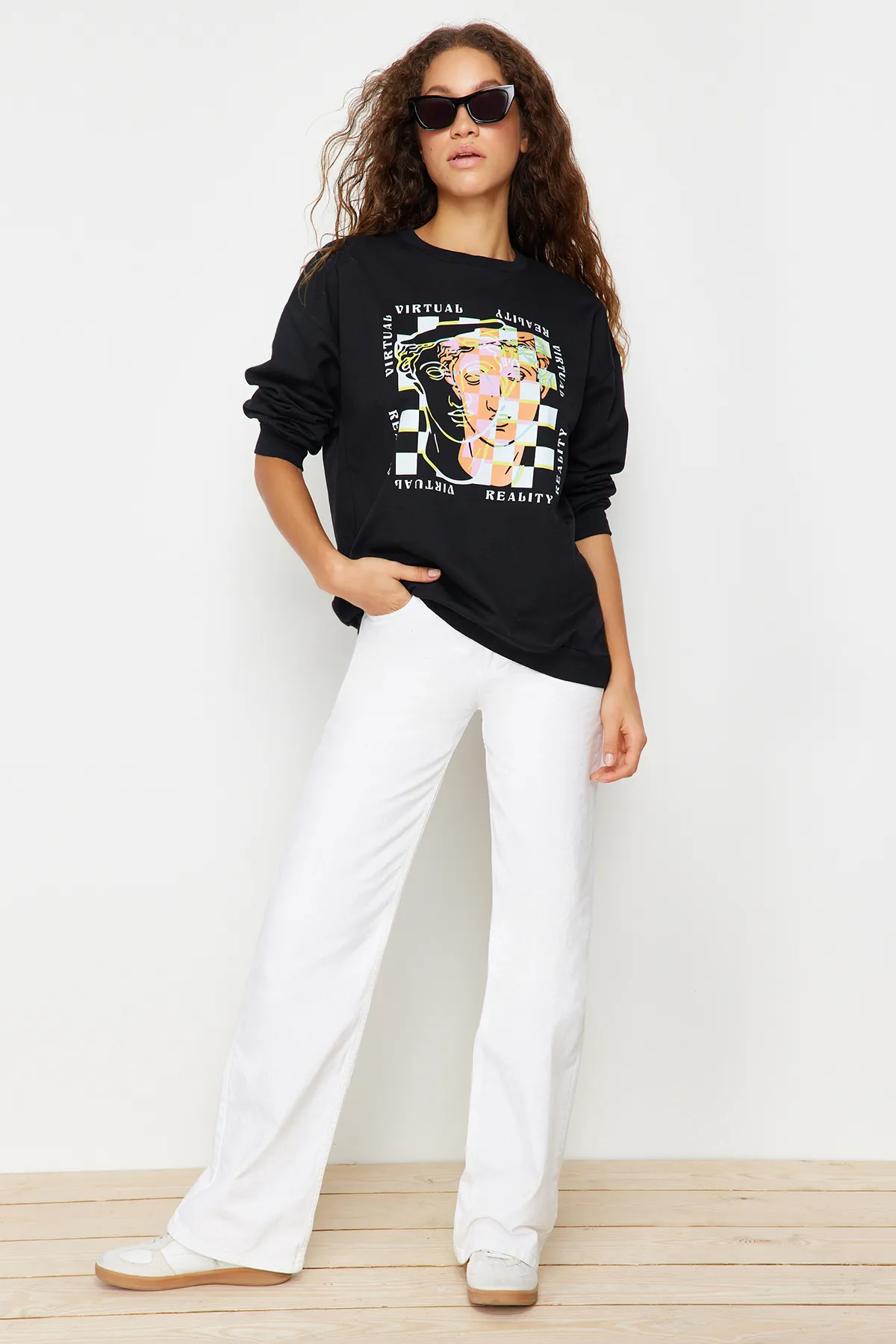Trendyol Collection  Schwarzes bedrucktes Oversize-Sweatshirt aus Strick