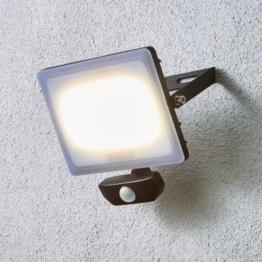 Foco Stanley SXLS38936E de 50 W F2 con sensor