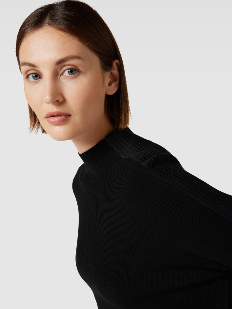 Strickpullover mit Stehkragen in schwarz