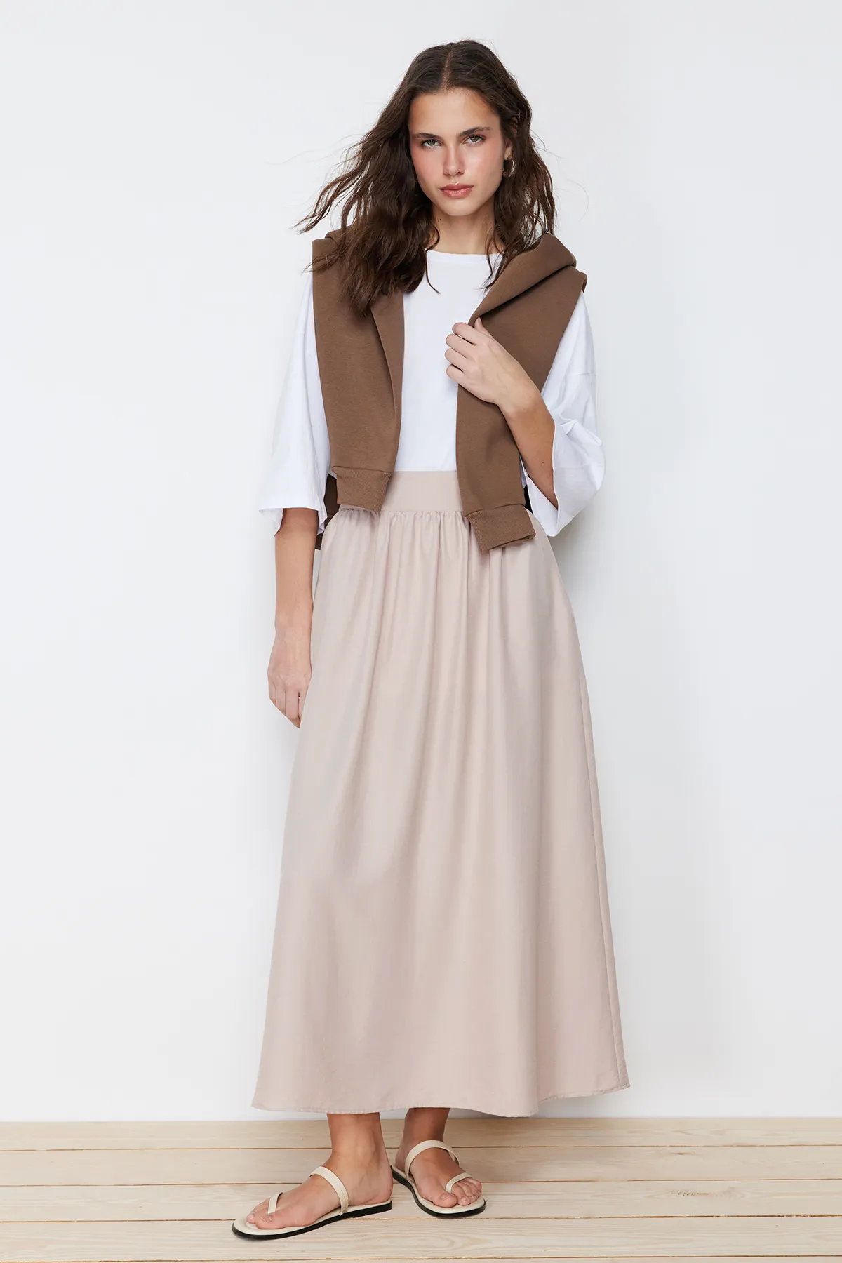 Trendyol Modest  Beiger, schlichter, ausgestellter Webrock TCTSS24EE00004