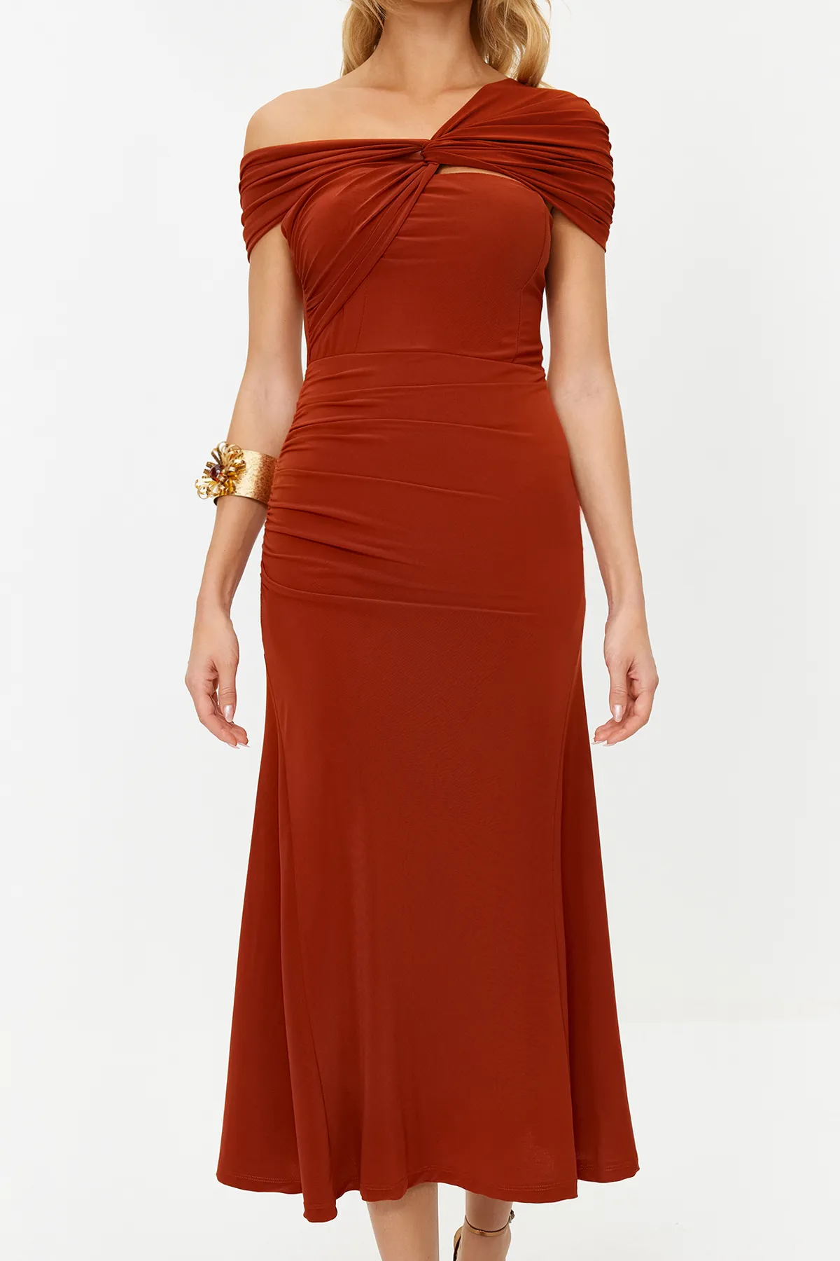 Trendyol Collection  Asymmetrisches Strick-Abendkleid mit Kachelkragen, stilvoll TPRSS24EL00046