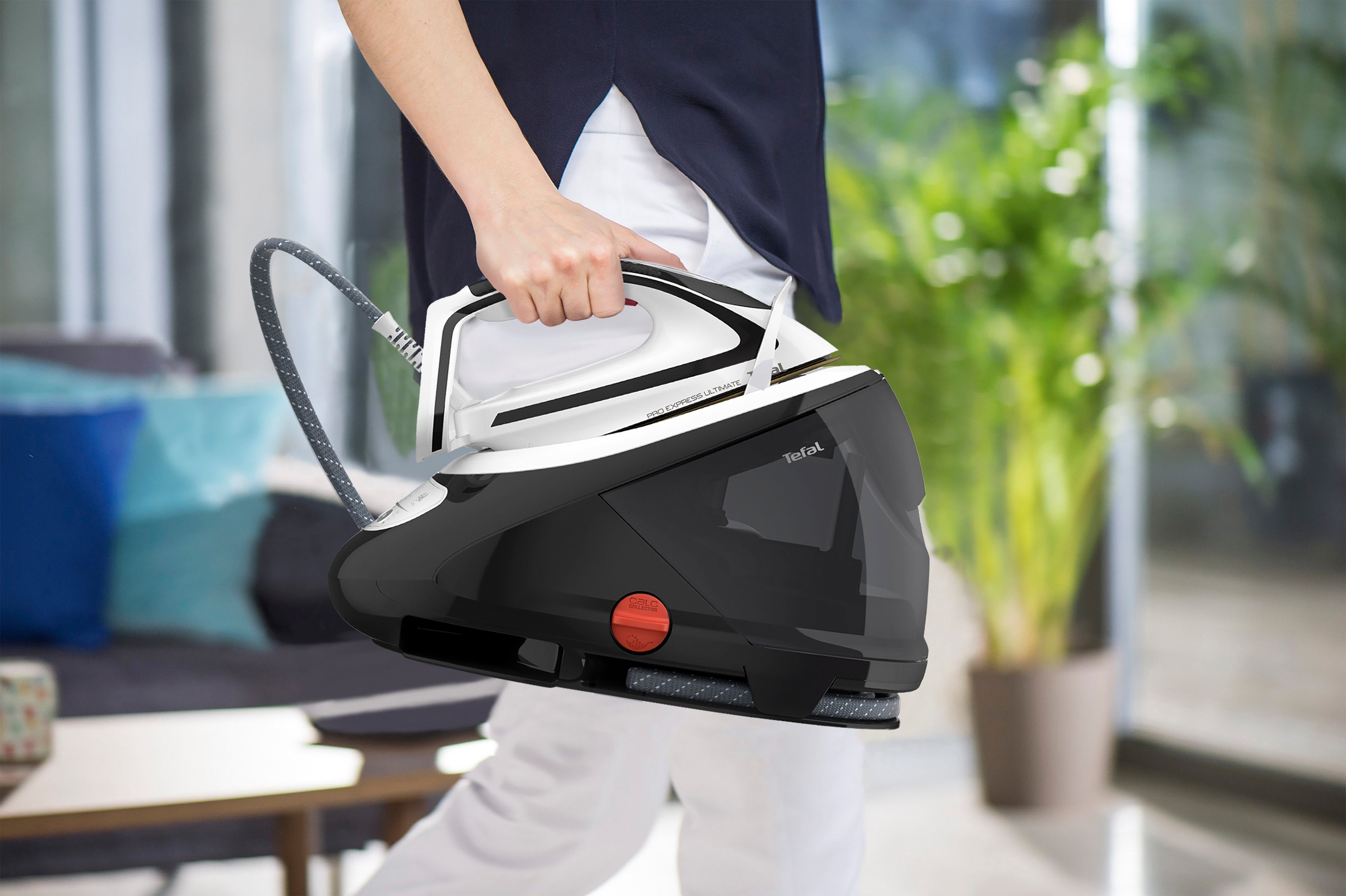 Tefal Dampfbügelstation Tefal GV9550 Pro Express Ultimate, 1900 ml Wassertank, Dampfstoß: 520 g/Min., Dauerdampfmenge: 120 g/Min., Antikalk-Kollektor