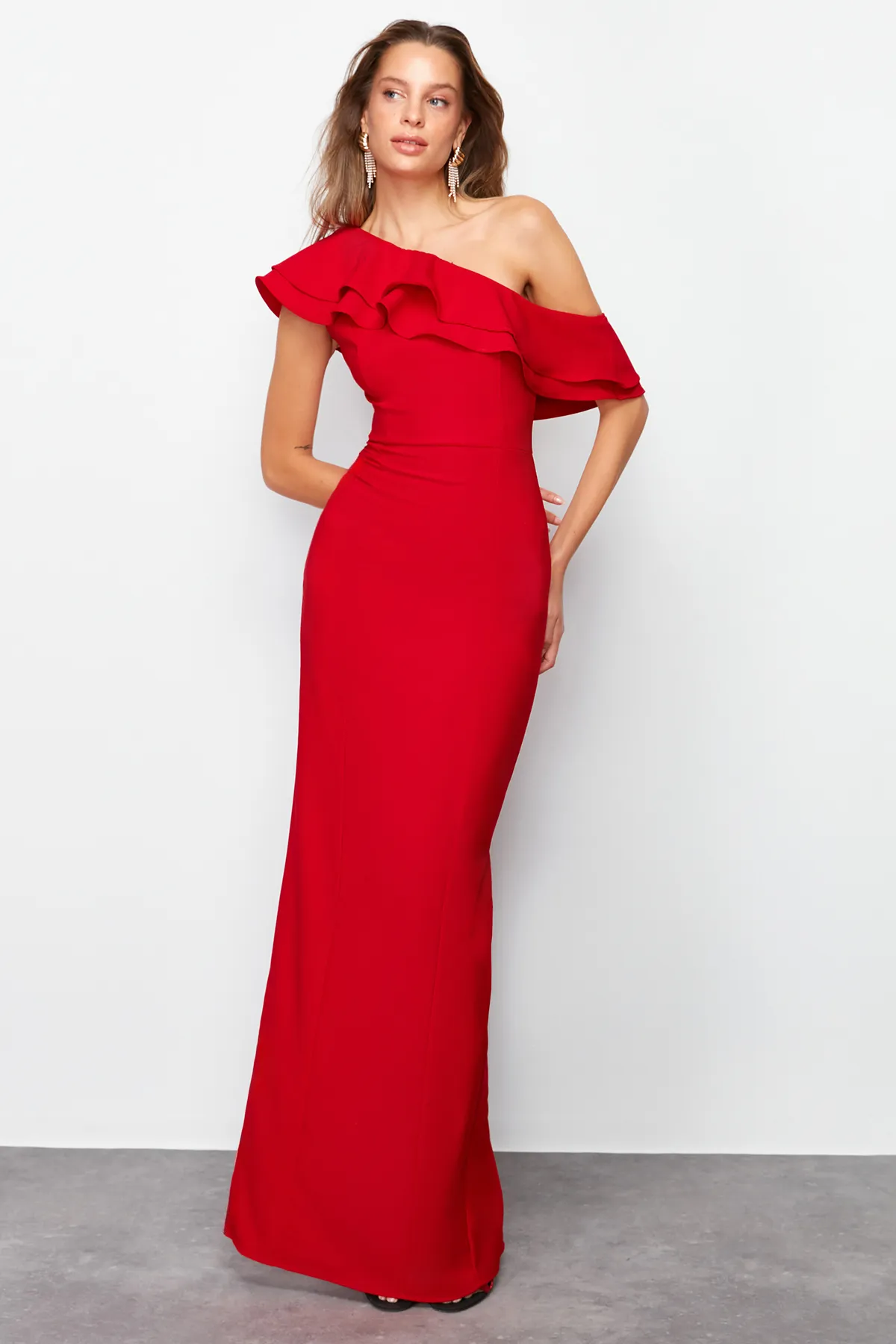 Trendyol Collection  Rotes Volant-detailliertes, gewebtes, elegantes Abendkleid TPRSS24AE00066