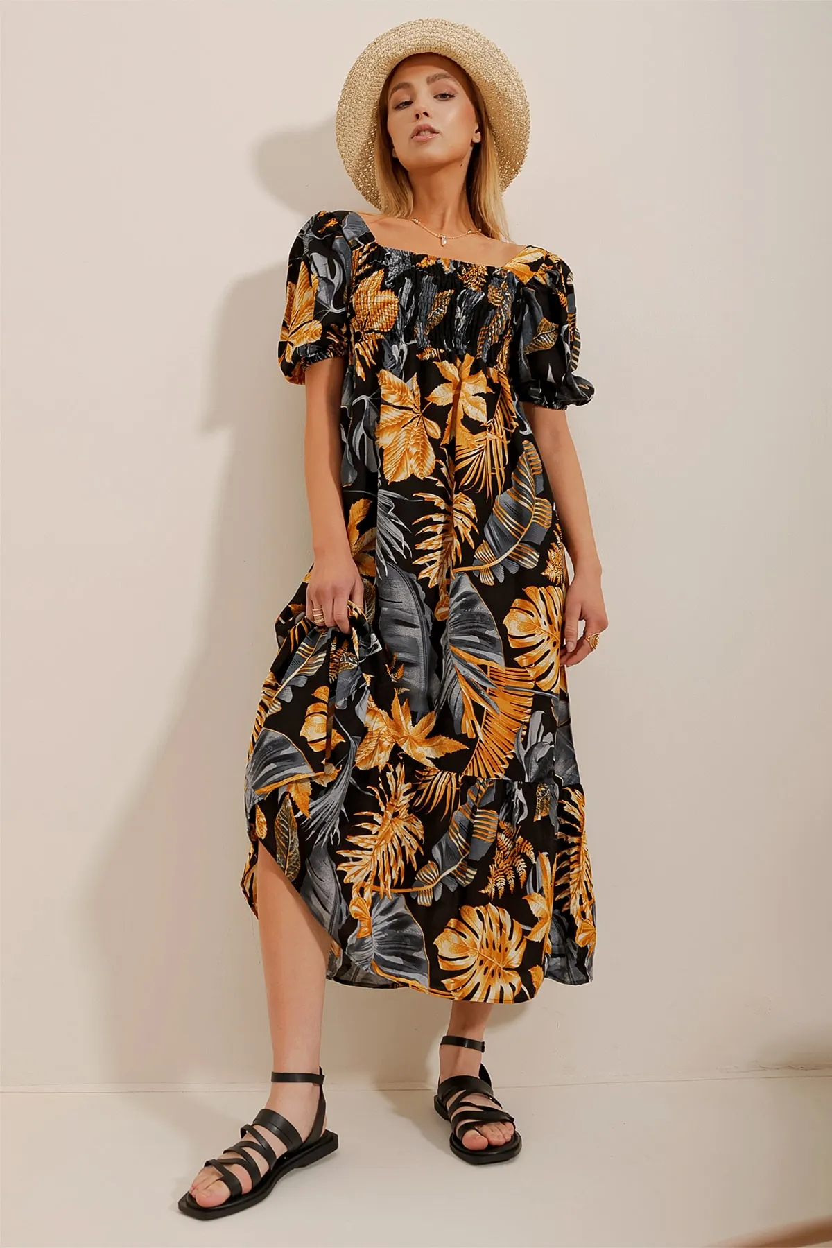 Trend Alaçatı Stili  Senfschwarzes, glitzerndes Kleid mit quadratischem Kragen und Rüschen in Midilänge für Damen aus gemusterter, gewebter Viskose ALC-X10338