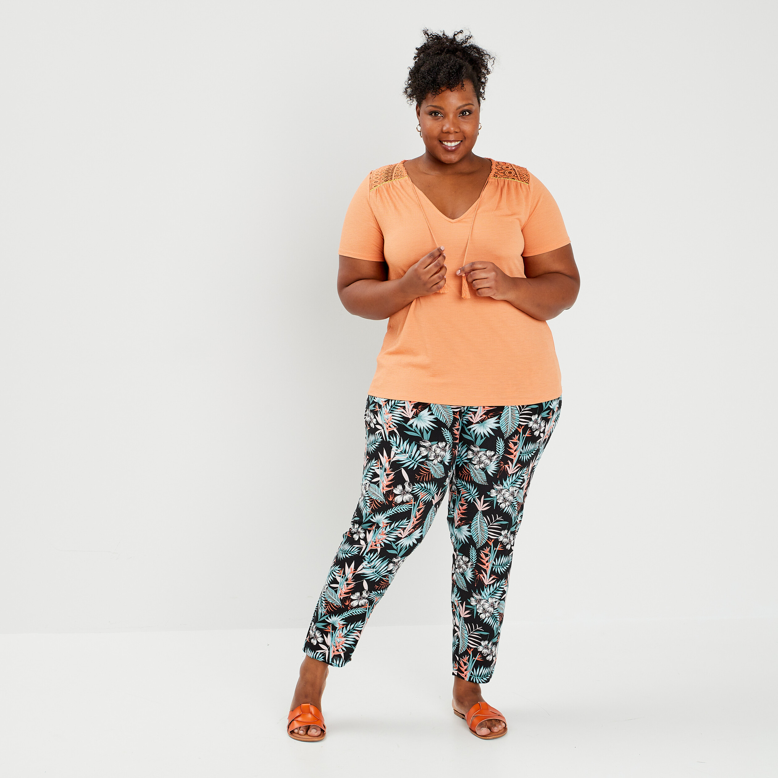 T-shirt avec cordons et dentelle orange corail femme grande taille | La Halle