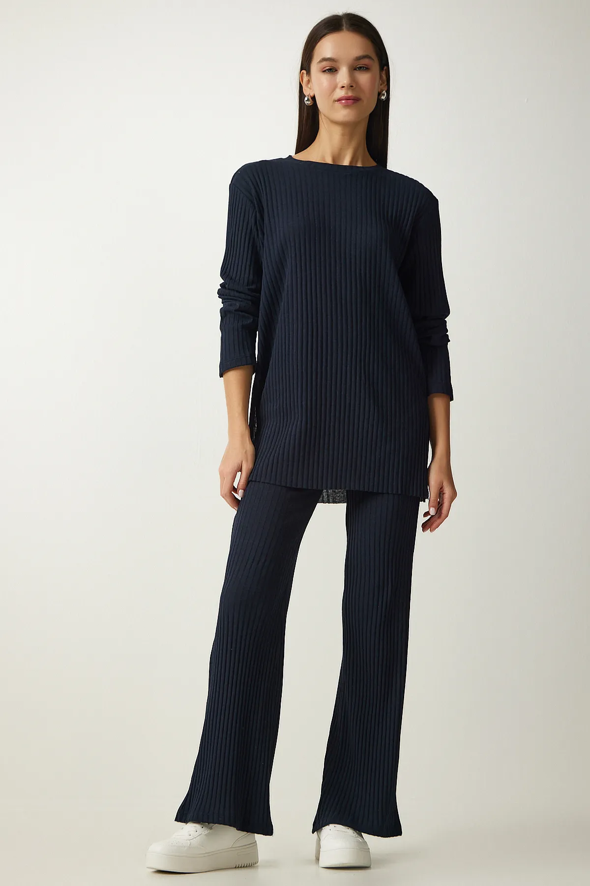 Happiness İstanbul  Damen-Set aus schnurgebundener Strickbluse und Hose in Marineblau OW00008