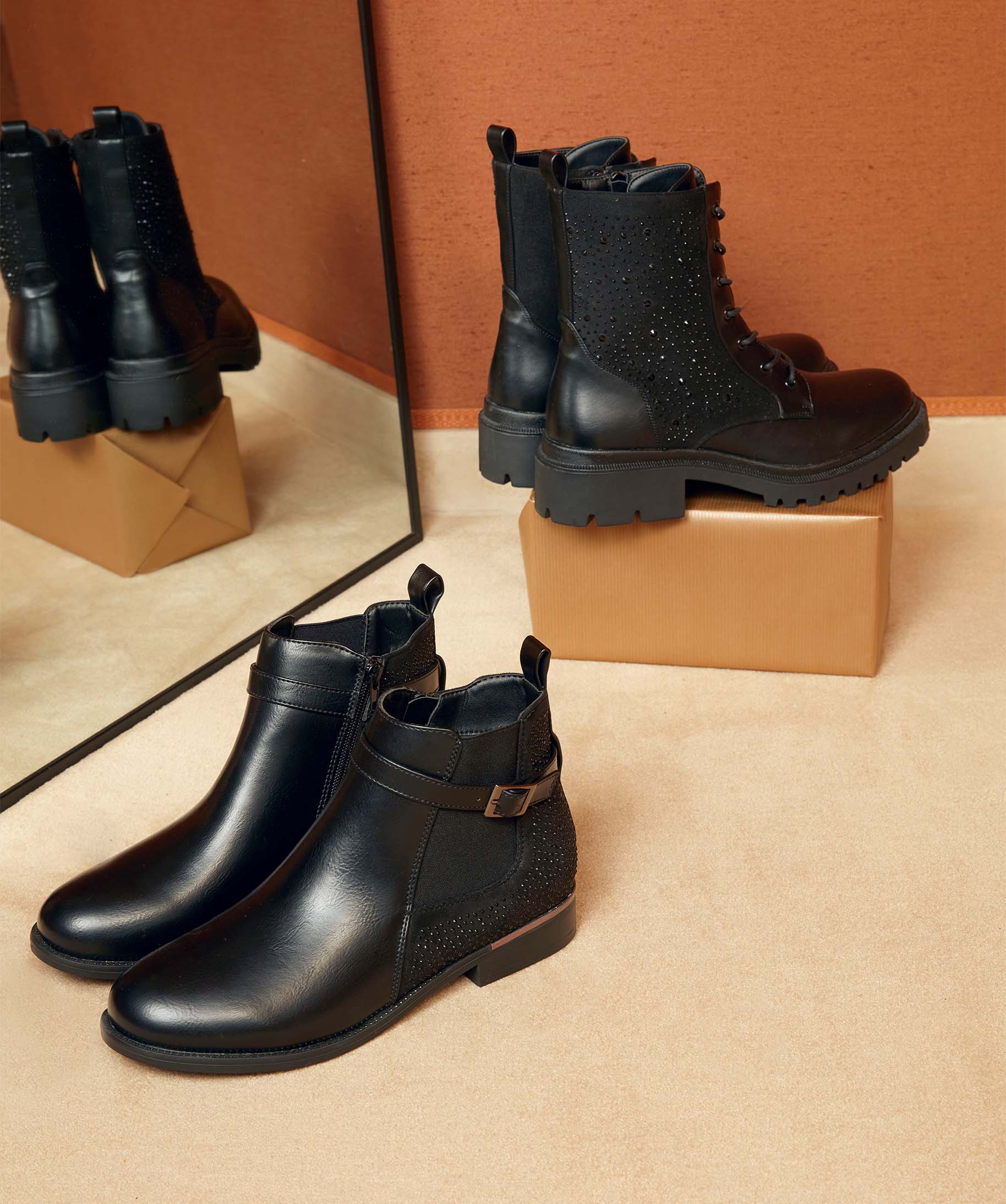 Bottines femme unies à strass et semelle crantée noir | GEMO