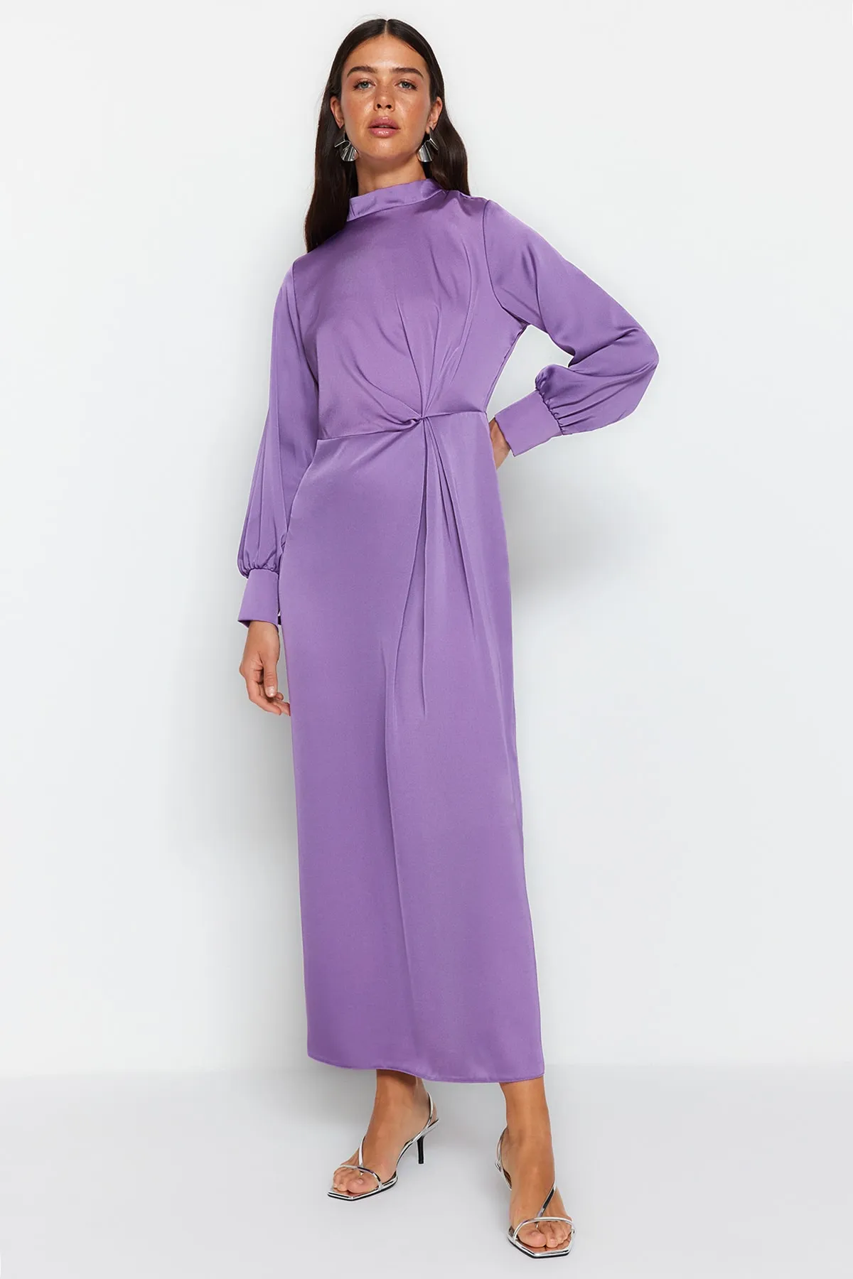 Trendyol Modest  Lila Abendkleid aus Satin mit geraffter Taille TCTSS23DB00043