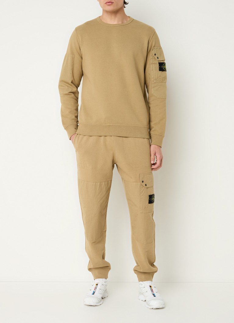 Pantaloni de trening Stone Island 64020 Tapered cu buzunar cu valvă și logo