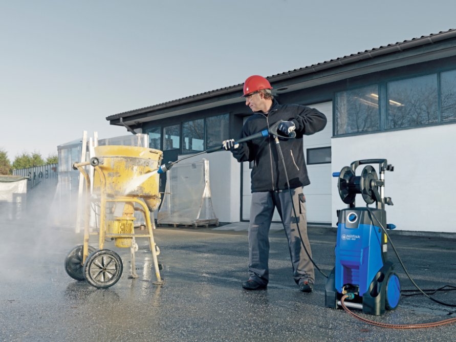 Nilfisk 107146403 MC 4M-160/620 XT visokotlačni čistilec s hladno vodo 160 barov 230 voltov