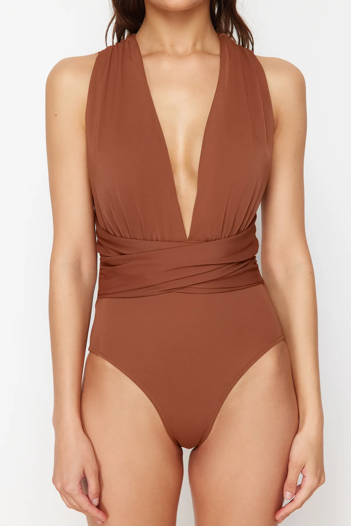 Trendyol Collection  Brauner tief ausgeschnittener, drapierter Hipster-Badeanzug TBESS21MA0041