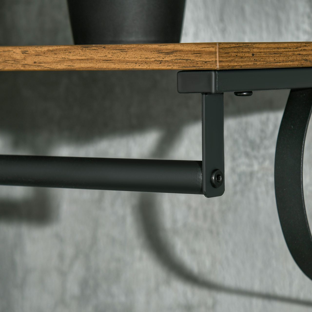 HOMCOM Wandregal Hängeregal mit 5 Haken Garderobenregal für Wohnzimmer Badezimmer Industrial Stil Stahl Holz Braun Schwarz 66 x 30 x 27 cm