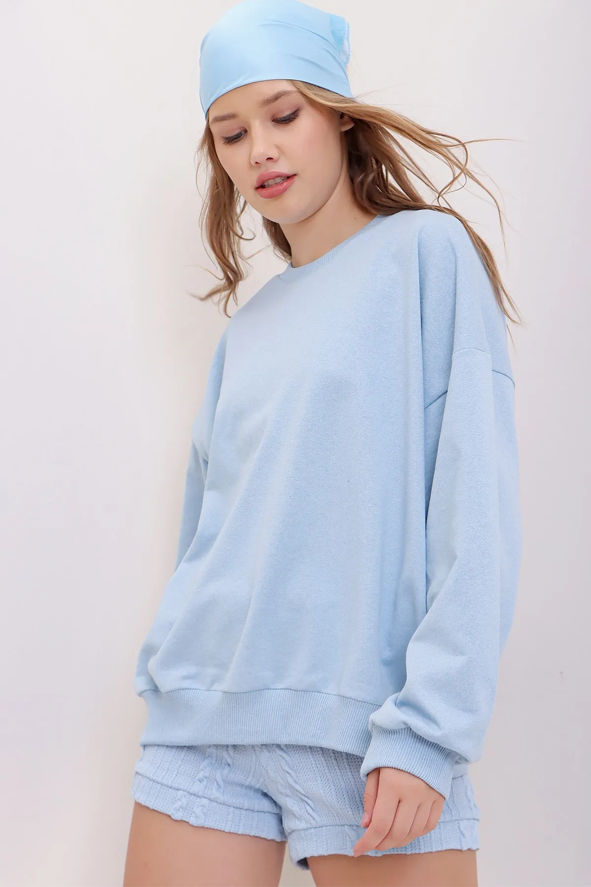 Trend Alaçatı Stili  Sweatshirt - Blau - Oversized