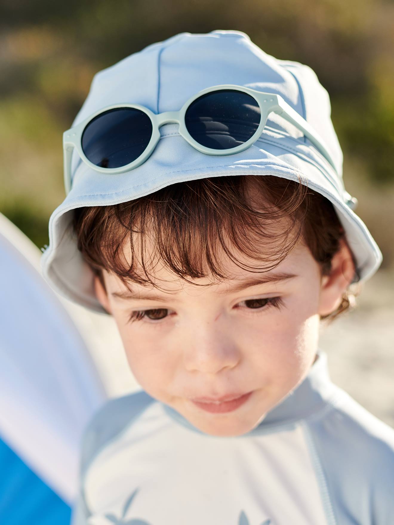 Vertbaudet Baby Sonnenbrille mit Band - salbeigrün