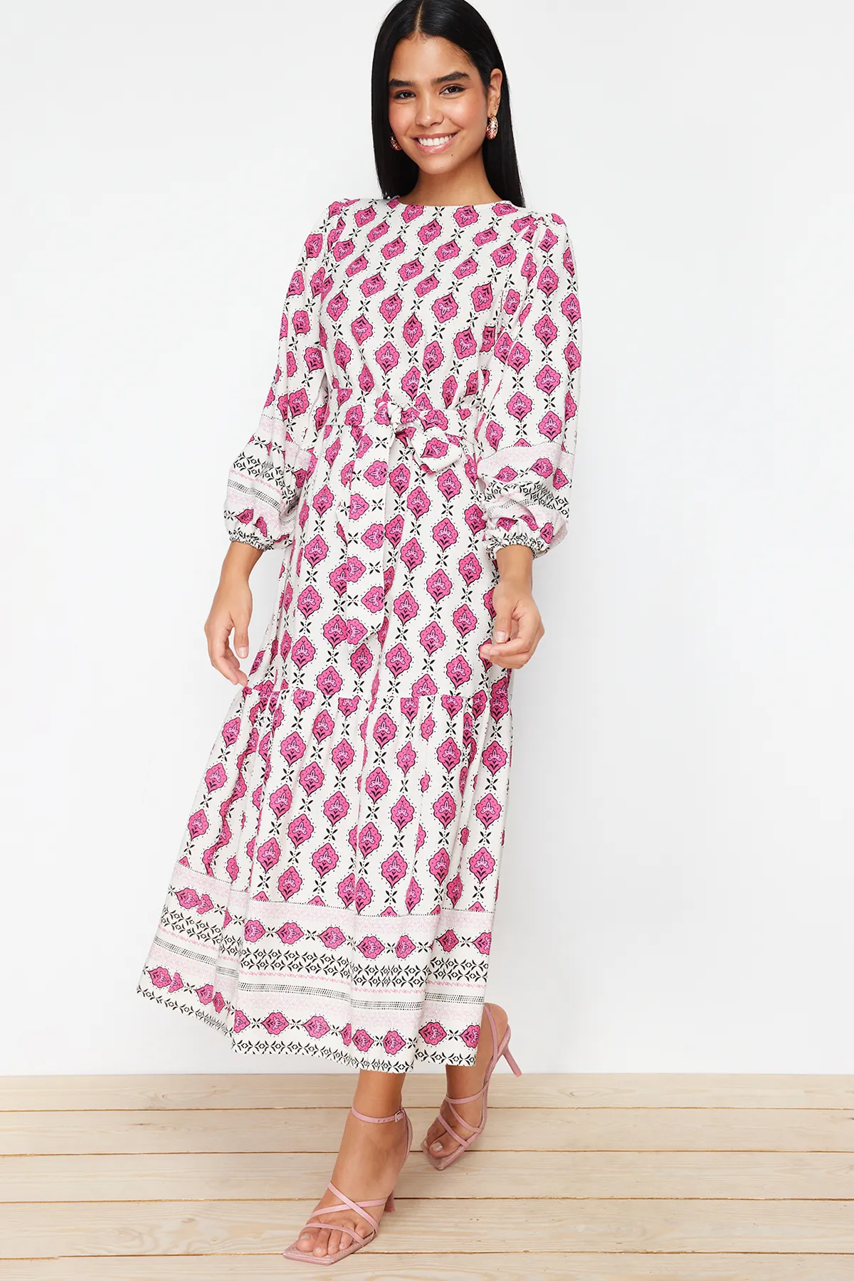 Trendyol Modest  Gewebtes Kleid in Leinenoptik mit ethnischem Muster in Fuchsia TCTSS24EB00062