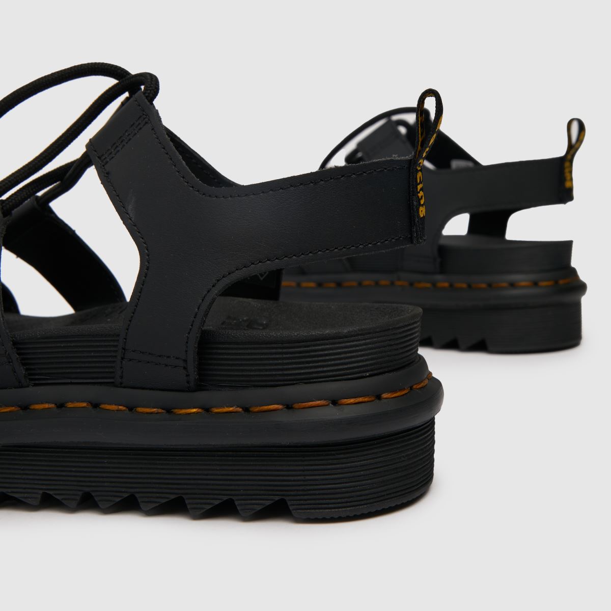 Dr Martens – Svarta nartilla-sandaler