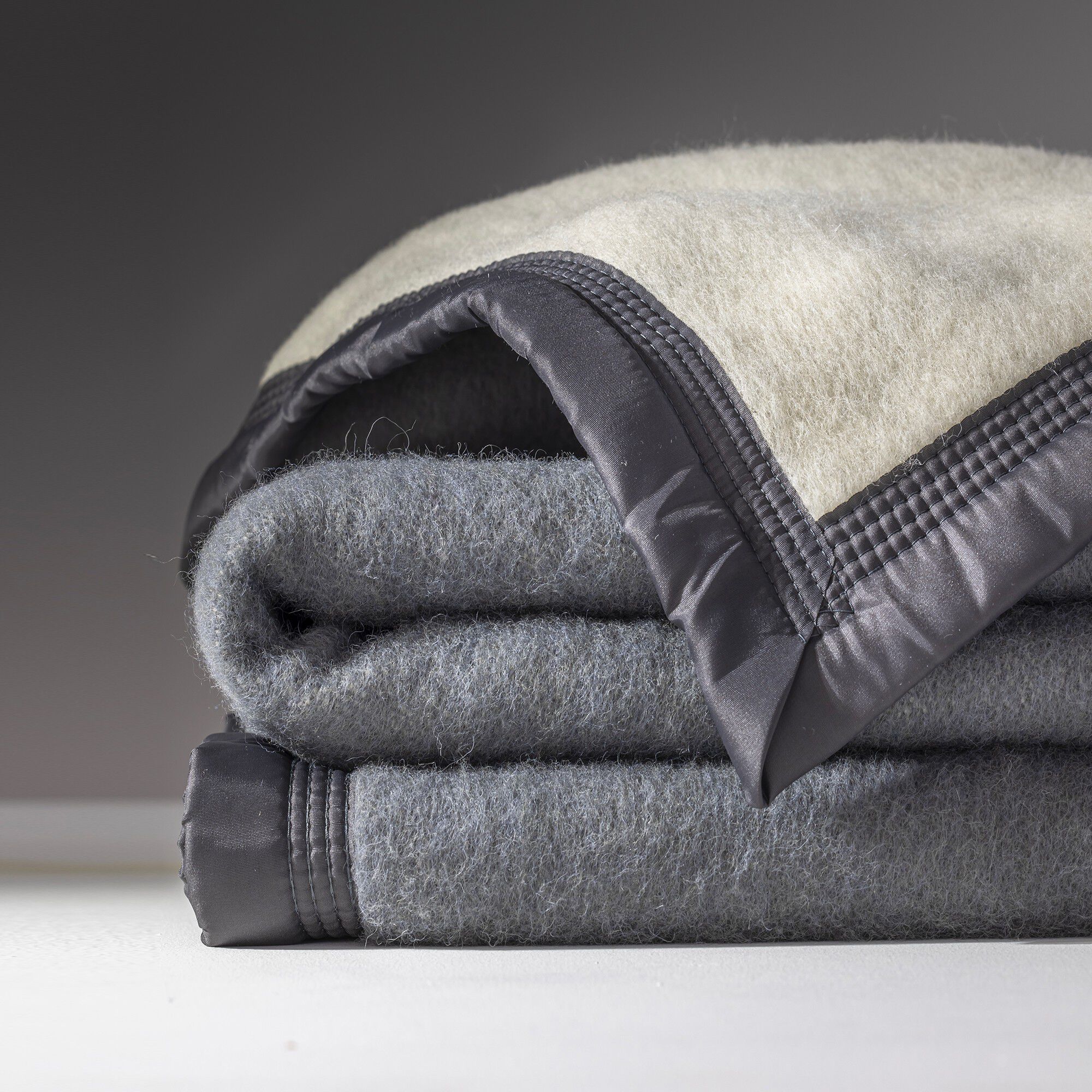 Couverture bicolore laine 800g/m2