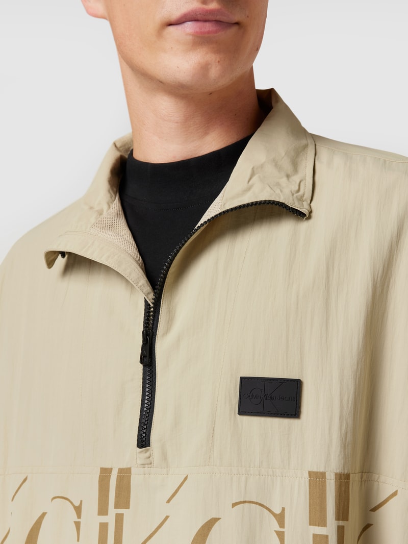 Jacke in Schlupfform in kitt