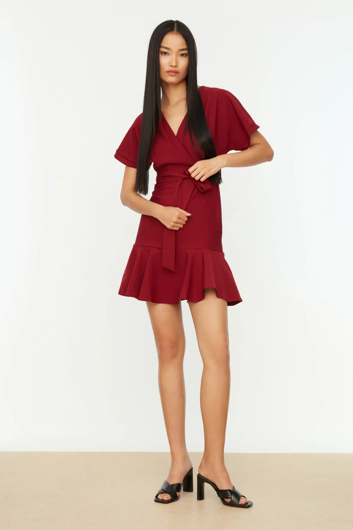 Trendyol Collection  Burgunderfarbenes Webkleid mit Gürtel TWOSS20EL0944