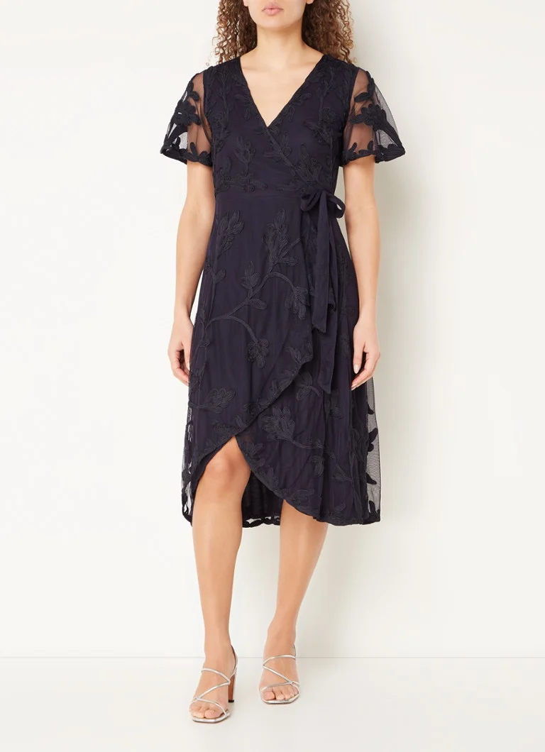 Vestido midi cruzado Clara de Phase Eight con bordado floral.