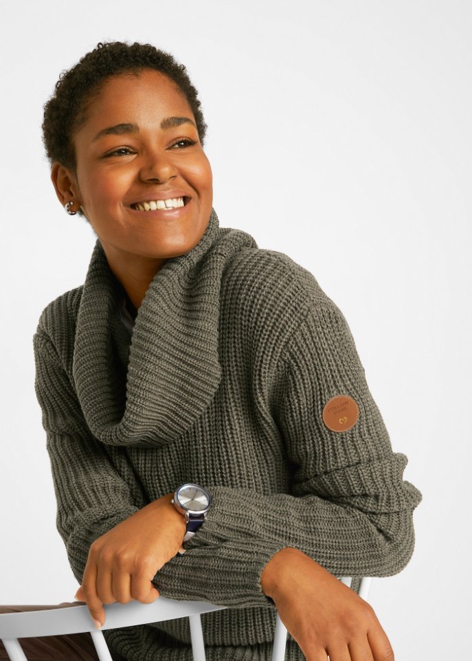 Grober Strickpullover mit weitem Kragen