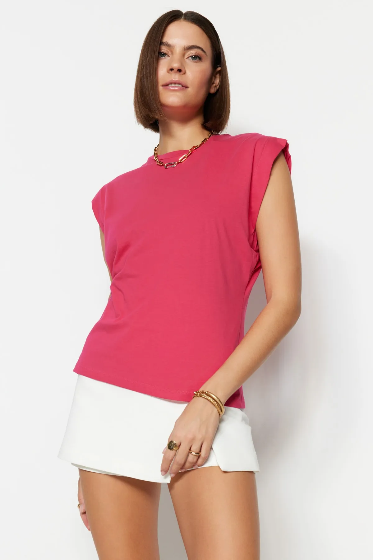 Trendyol Collection  Fuchsiafarbenes Basic-Strick-T-Shirt mit Rundhalsausschnitt aus 100 % Baumwollwatte TWOSS20TS0021