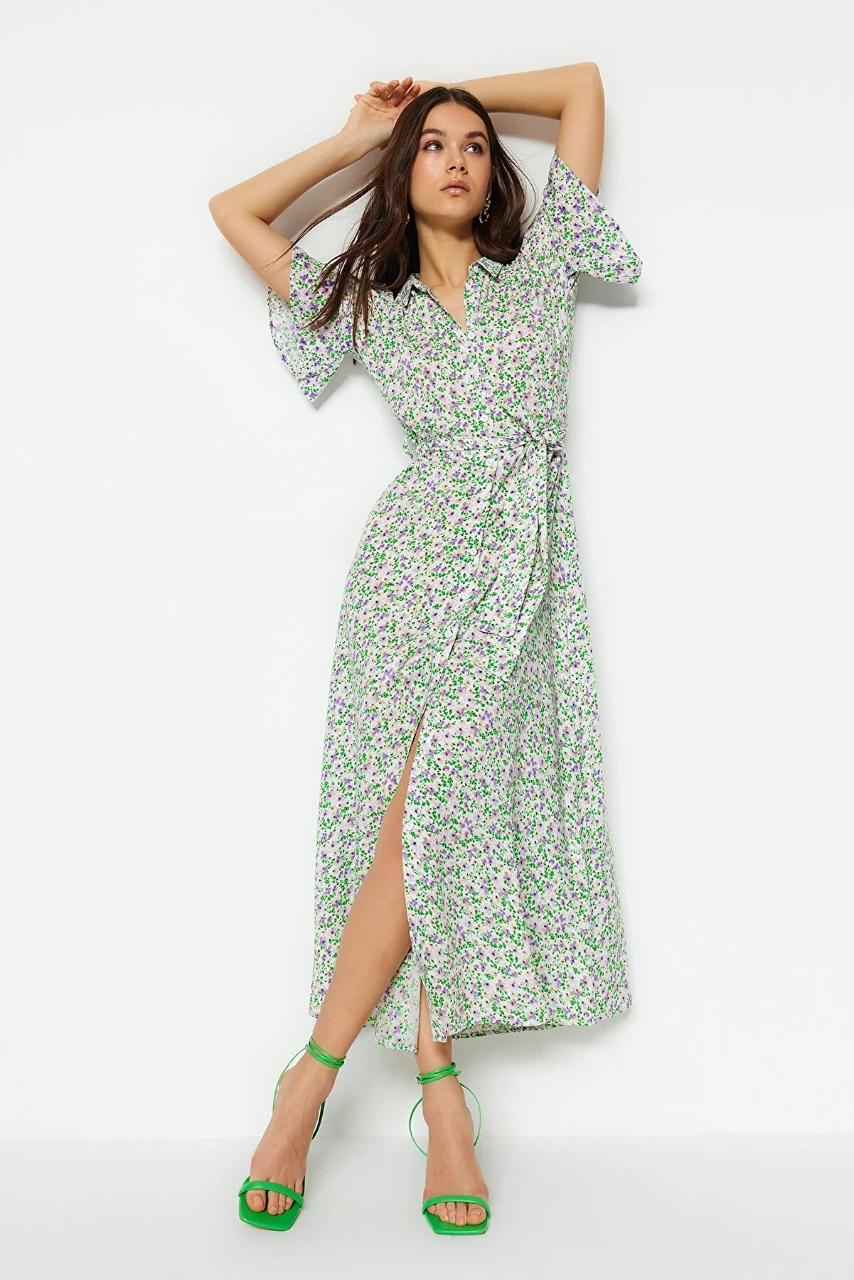 Trendyol Collection  Lilafarbenes, gewebtes Maxi-Hemdkleid aus Viskose mit Blumendruck und Gürtel TWOSS19EL0094