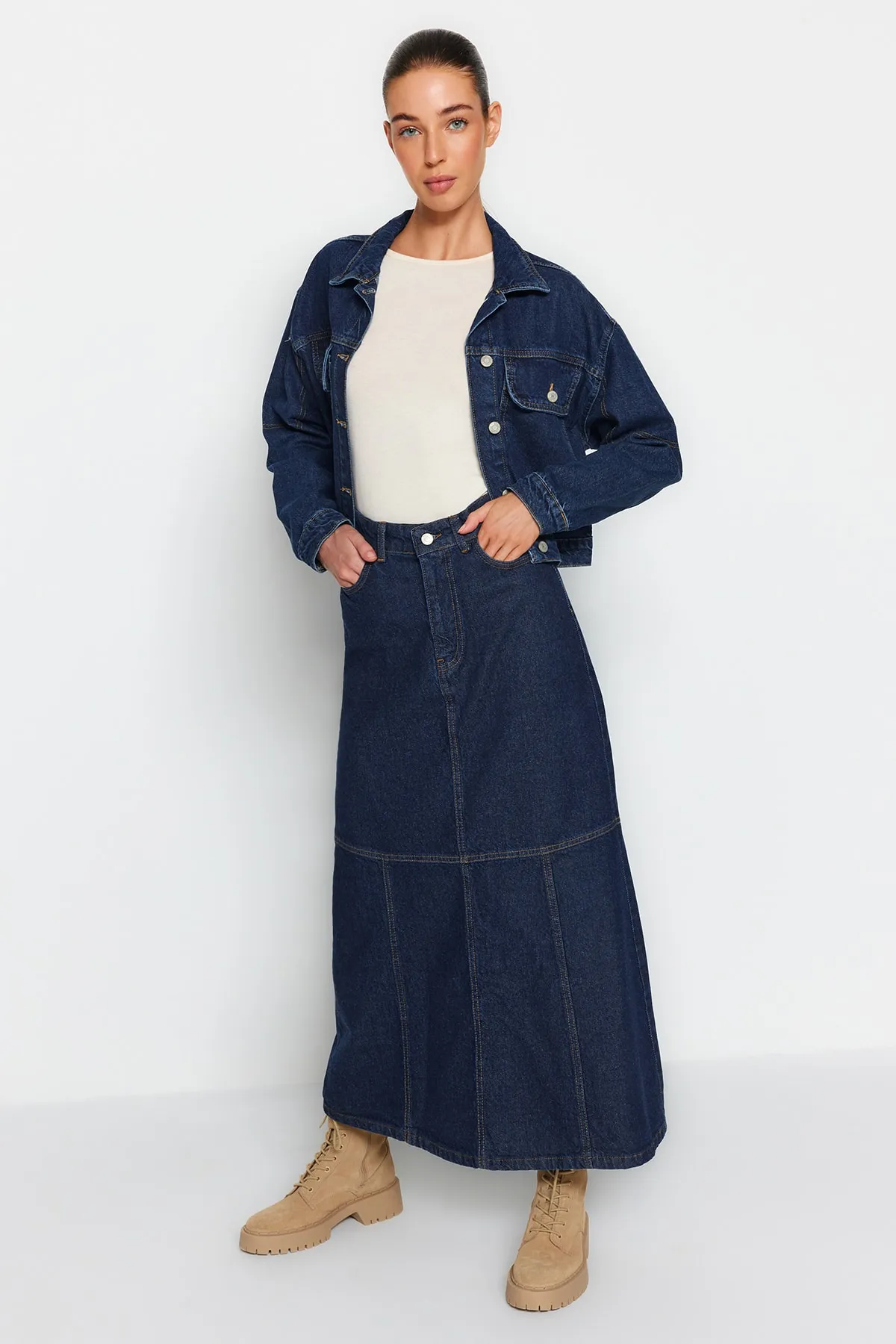 Trendyol Modest  Indigoblauer Jeansrock mit A-Form-Nähten und Detail TCTAW24EE00001