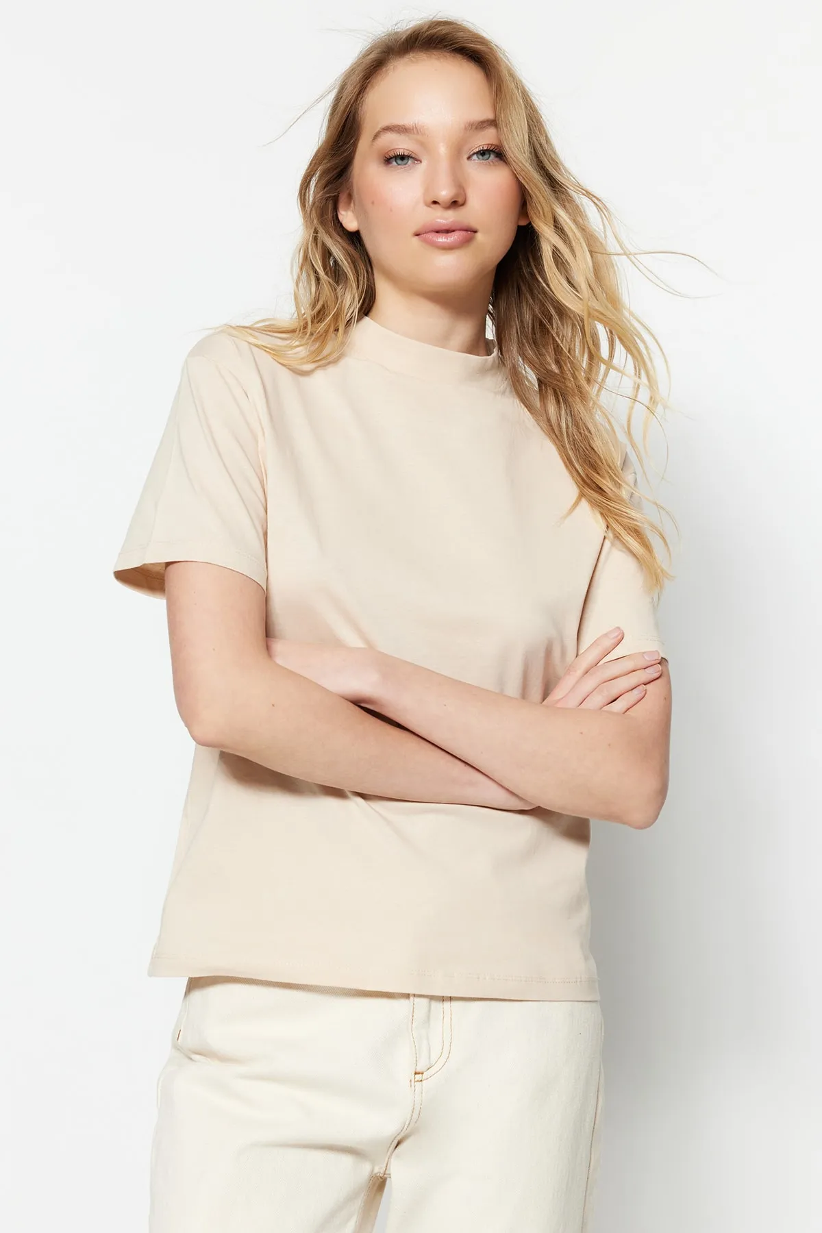 Trendyol Collection  Braun-Beige 2er-Pack Basic-Strick-T-Shirts mit Stehkragen aus 100 % Baumwolle TWOSS20TS1500